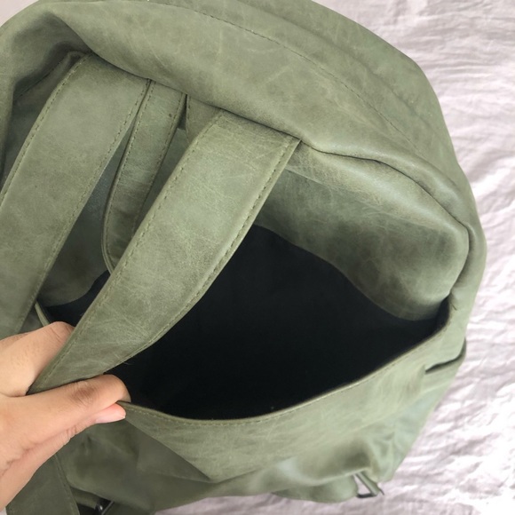 Backpack - Picture 3 of 4